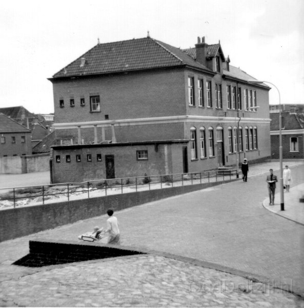 Molenbergplein met Oude ULO school 1968.jpg